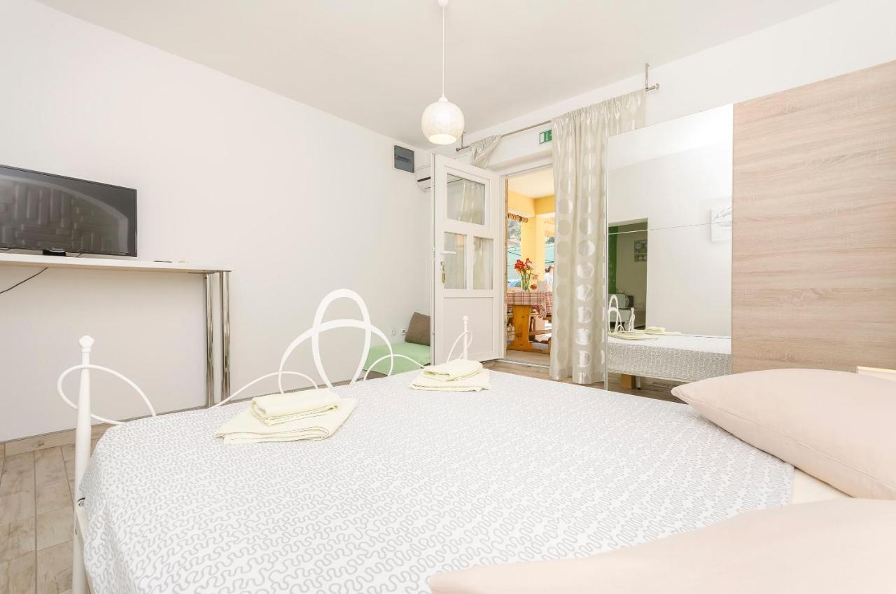 Apartments And Room Take It Easy Tribalj Extérieur photo